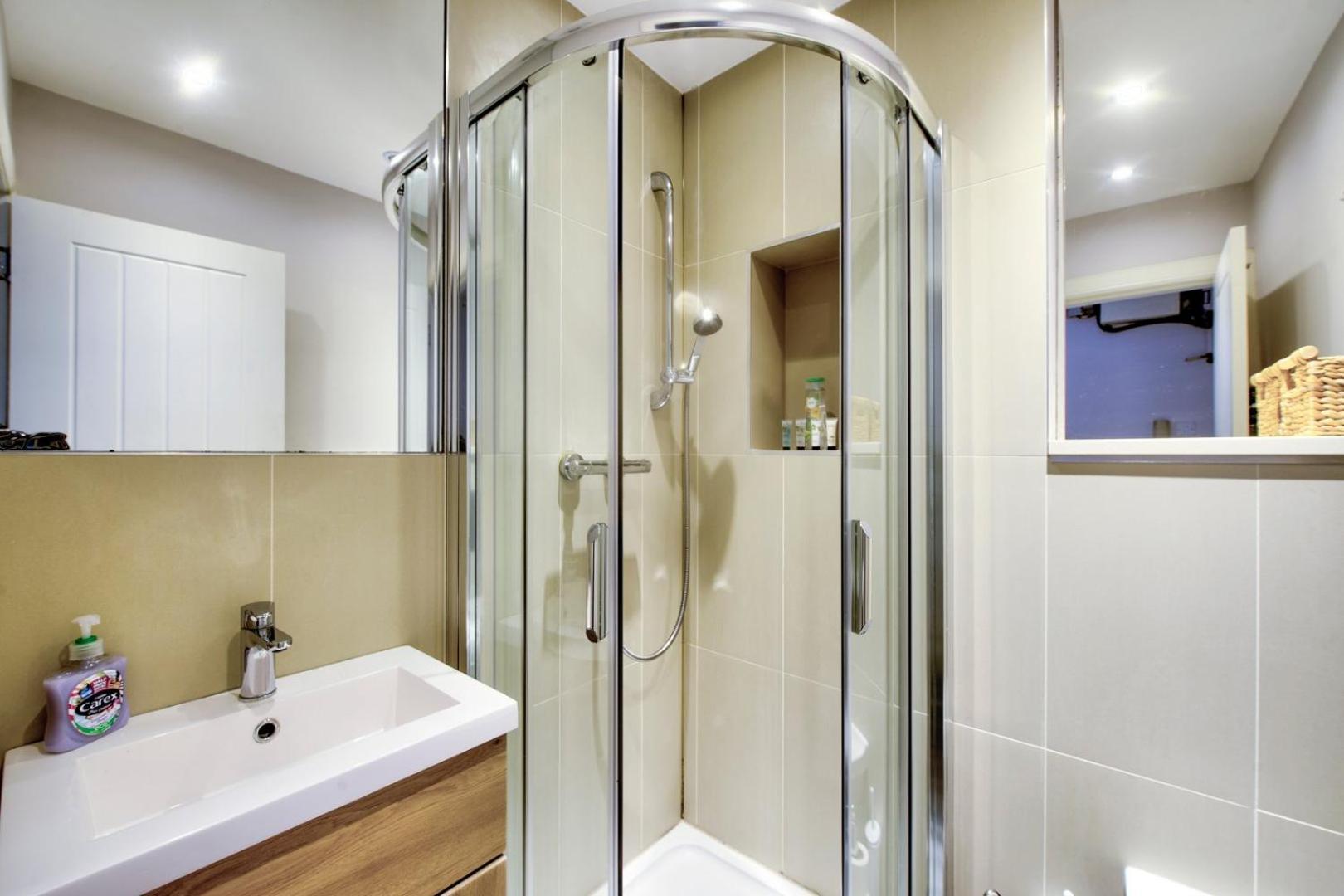 Guestready - Elegant Apt In Old Town 에든버러 외부 사진